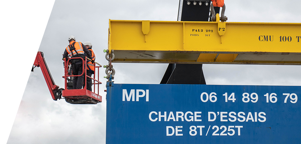 Image de techniciens en action sur un essai